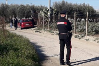 Ermittler am Tatort in Licata: Ein Streit über die Grenzziehung eines Artischockenfeldes soll der Auslöser der Gewalt gewesen sein.