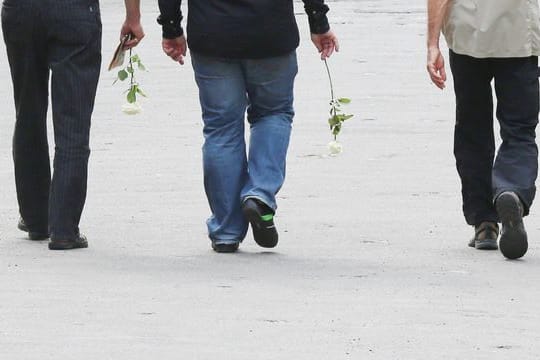 Bei einer Beerdigung sind nicht immer alle Familienmitglieder erwünscht.