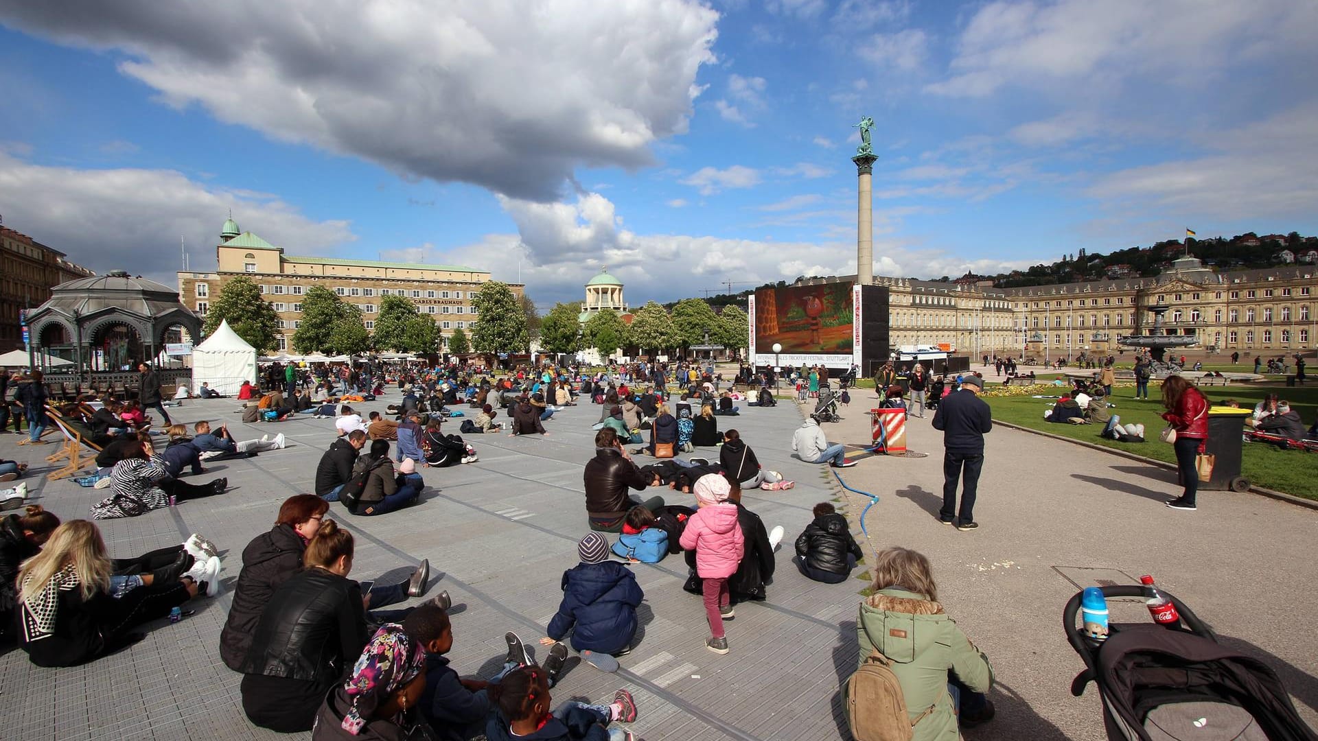 Internationales Trickfilm-Festival auf dem Schlossplatz Stuttgart (Symbolbild): In diesem Jahr soll ein Teil der Events online stattfinden. Internationales Trickfilm-Festival auf dem Schlossplatz Stuttgart (Symbolbild): In diesem Jahr soll ein Teil der Events online stattfinden.