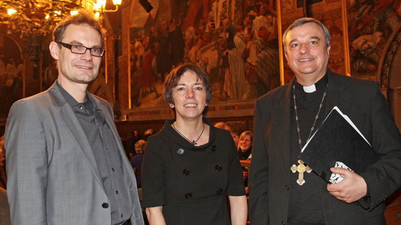 Matthias Drobinski (links) mit der ehemaligen EKD-Ratspräsidentin Margot Käßmann und Karl-Heinz Wiesemann, dem Bischof von Speyer.