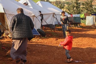 Camp in Syrien: Die Hilfsorganisation Care unterstützt Bewohnerinnen und Bewohner in der Region seit 2014.