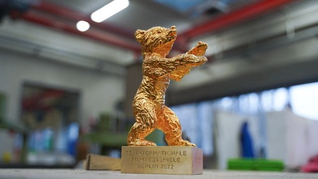 Ein Goldener Bären, Trophäe der Berlinale.