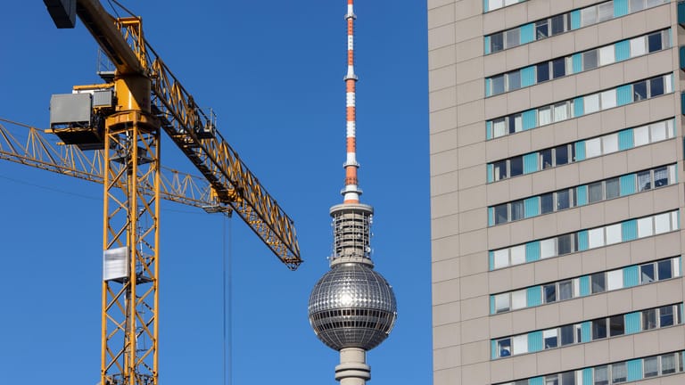 Baustelle in Berlin (Symbolbild): Die Stadt plant 10.000 neue Wohnungen pro Jahr.