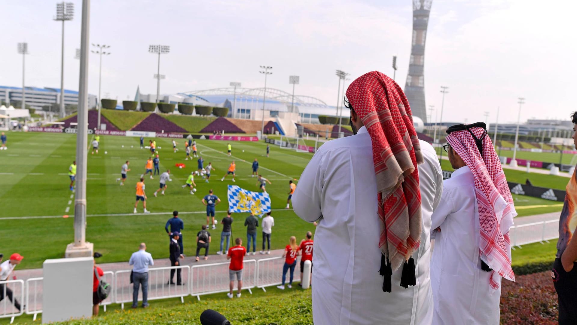 Auch der FC Bayern kooperiert mit Katar, hielt mehrere seiner Wintertrainingslager auf dem Gelände der Aspire Academy ab.