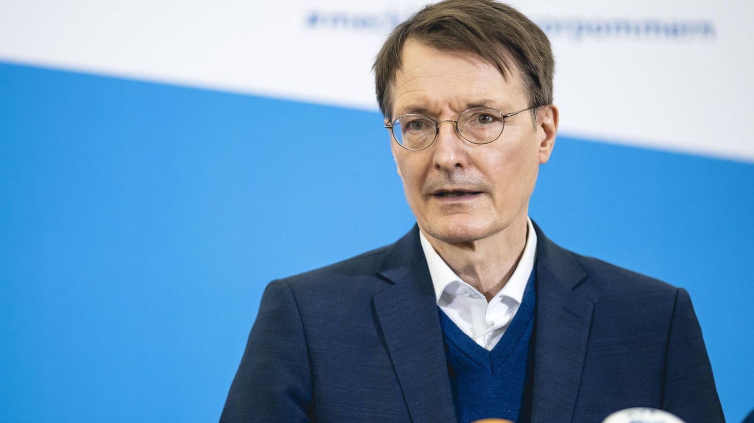 Karl Lauterbach: Der Gesundheitsminister räumt Fehler in der Kommunikation mit dem RKI ein. Karl Lauterbach: Der Gesundheitsminister räumt Fehler in der Kommunikation mit dem RKI ein.