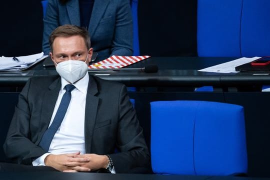 Finanzminister Christian Lindner (FDP) bei der Plenarsitzung im Deutschen Bundestag.