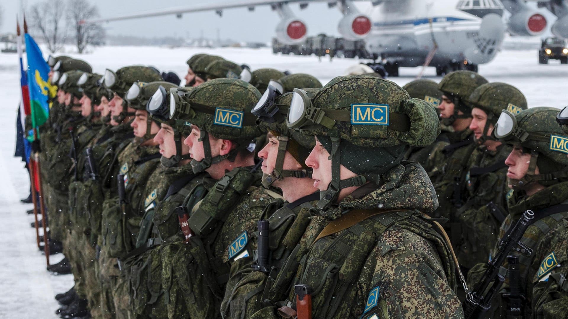 Russische Soldaten (Symbolbild): Die Aufrüstung sei nicht "dramatisch" gewesen, aber auch nicht "erstarrt", so ein Pentagon-Sprecher.