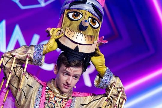 Schauspieler Timur Bartels steckt hinter der Figur "Der Buntstift" in der Prosieben-Show "The Masked Dancer".