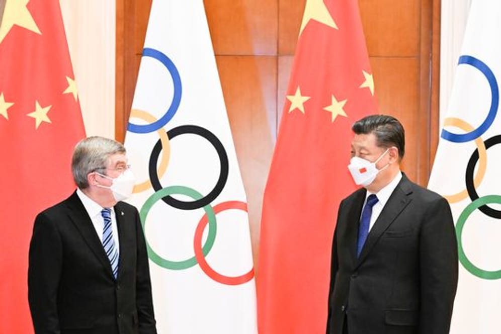 Xi Jinping, Präsidenten von China, trifft Thomas Bach, Präsident des Internationalen Olympischen Komitees (IOC).