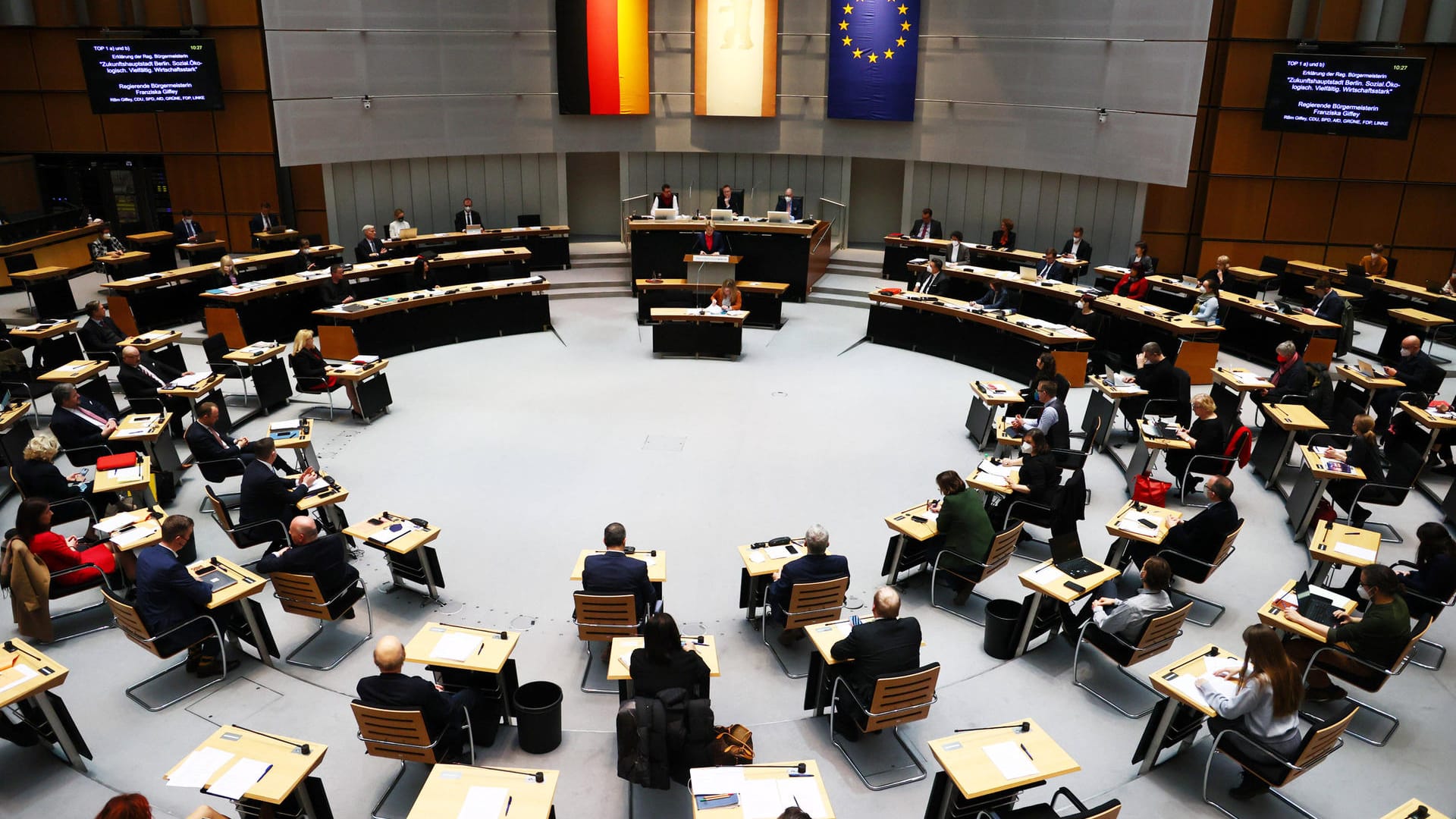 Blick in das Berliner Abgeordnetenhaus: Hier hielt die Regierende Bürgermeisterin Franziska Giffey (SPD) am Donnerstag zudem ihre erste Regierungserklärung. Blick in das Berliner Abgeordnetenhaus: Hier hielt die Regierende Bürgermeisterin Franziska Giffey (SPD) am Donnerstag zudem ihre erste Regierungserklärung.