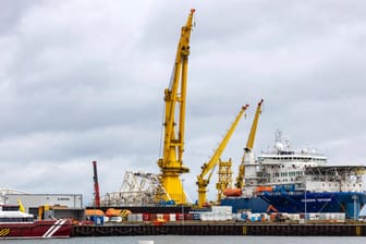 Verlegeschiff für Nord Stream 2 nach Test zurückgekehrt (Archivbild): Der Konflikt mit Russland hat Auswirkungen auf die bayerische Energieversorgung.