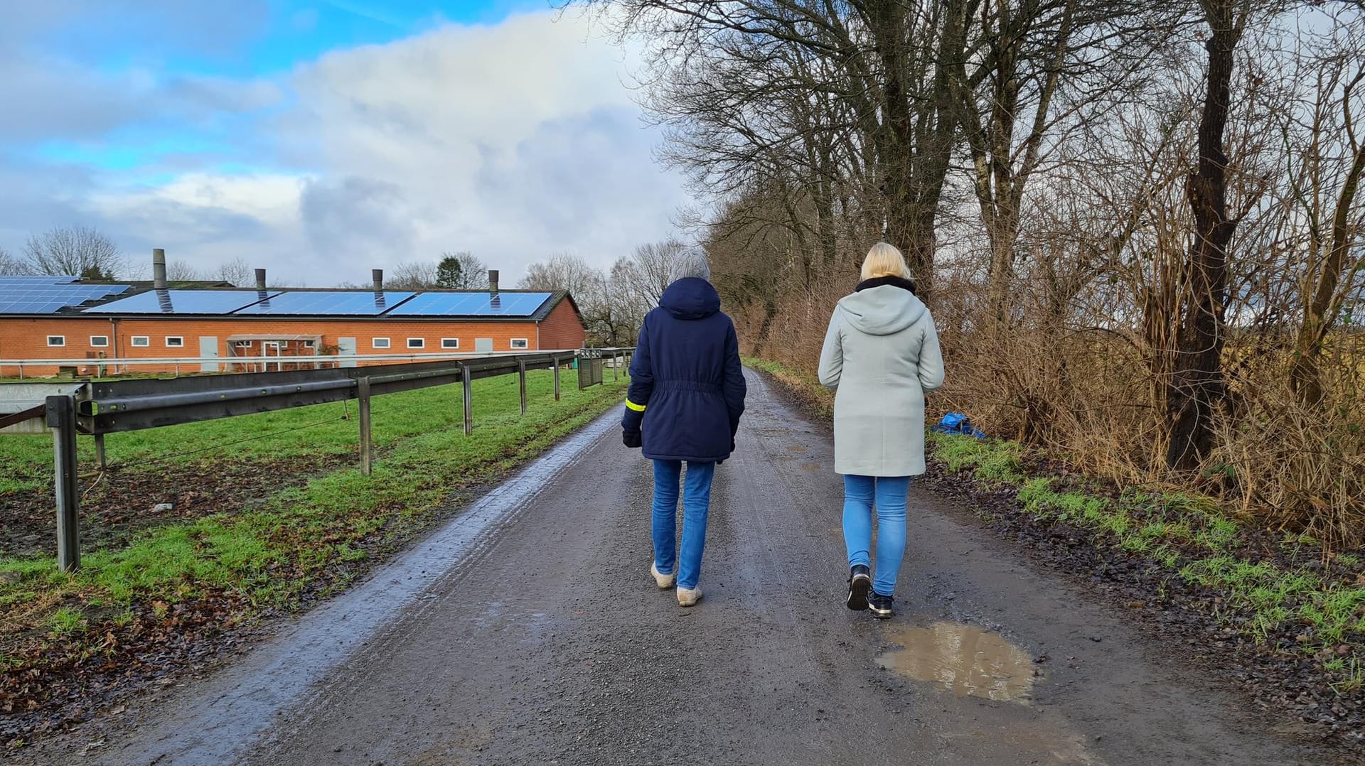 Anwohnerinnen aus Werpeloh: Das Mutter-Tochter-Gespann meidet das Waldgebiet mittlerweile aus Angst vor den Wölfen.