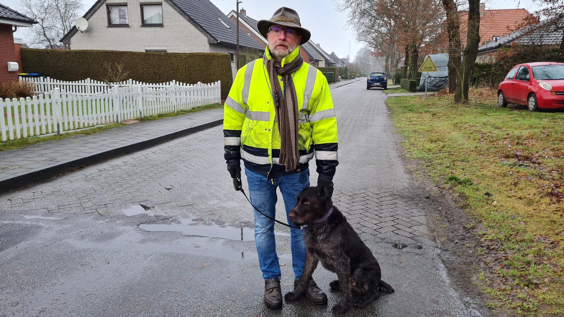 Jäger Bernd Gerdes mit Hündin Frida: Wölfe müssen konsequenter geschossen werden, wenn sie Probleme bereiten, findet der Niedersachse.