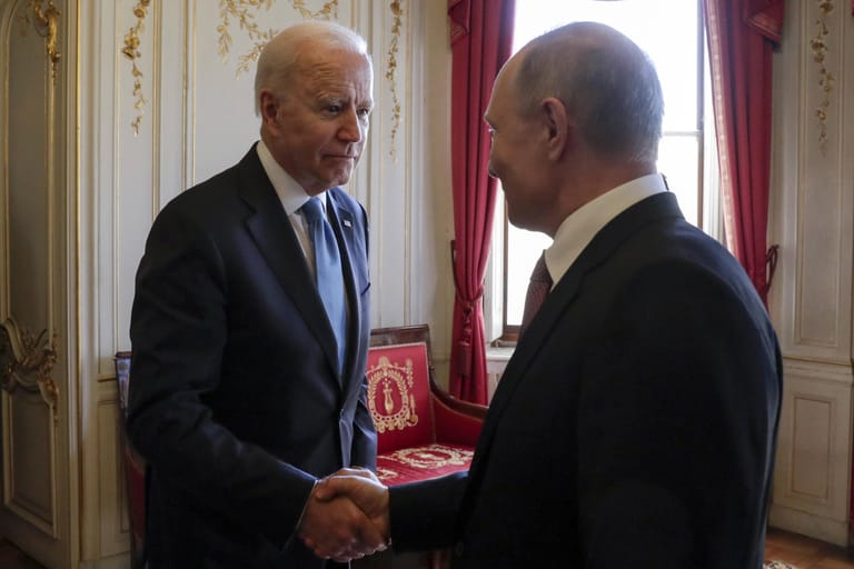 Juni 2021: Im schweizerischen Genf sprechen US-Präsident Joe Biden und sein russischer Kollege Wladimir Putin unter anderem über den Ukraine-Konflikt. Einen Durchbruch gibt es nicht.