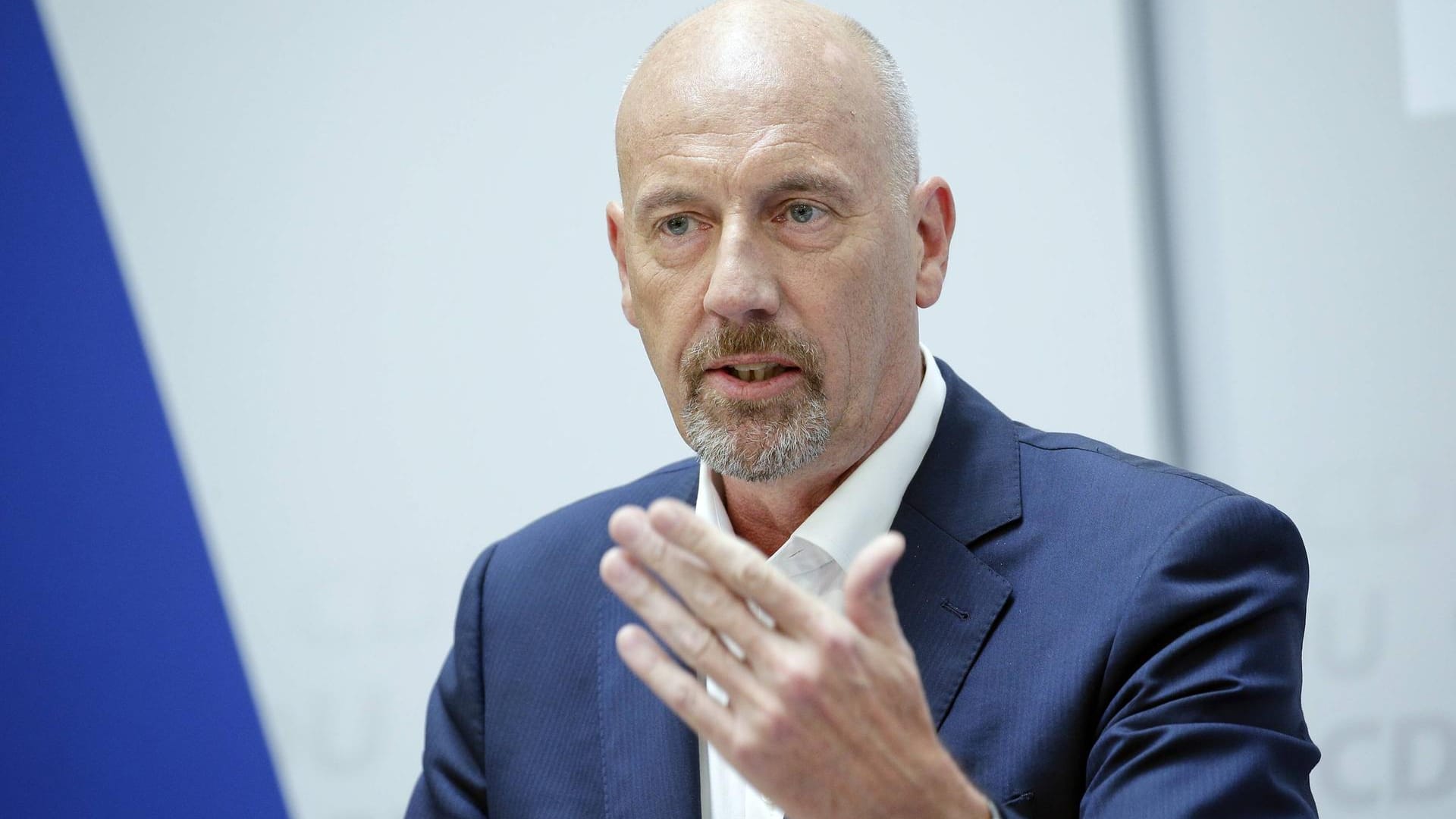 Carsten Meyer-Heder auf einer Pressekonferenz: Bei der kommenden Bürgerwahl wird er nicht mehr kandidieren. Carsten Meyer-Heder auf einer Pressekonferenz: Bei der kommenden Bürgerwahl wird er nicht mehr kandidieren.