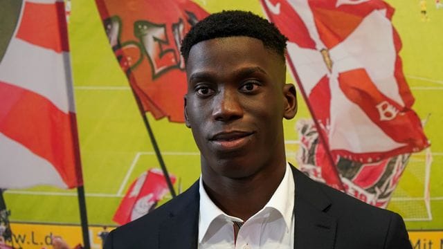 Wird bis zum Ende der Saison an den FC Valencia verliehen: Ilaix Moriba. Wird bis zum Ende der Saison an den FC Valencia verliehen: Ilaix Moriba.