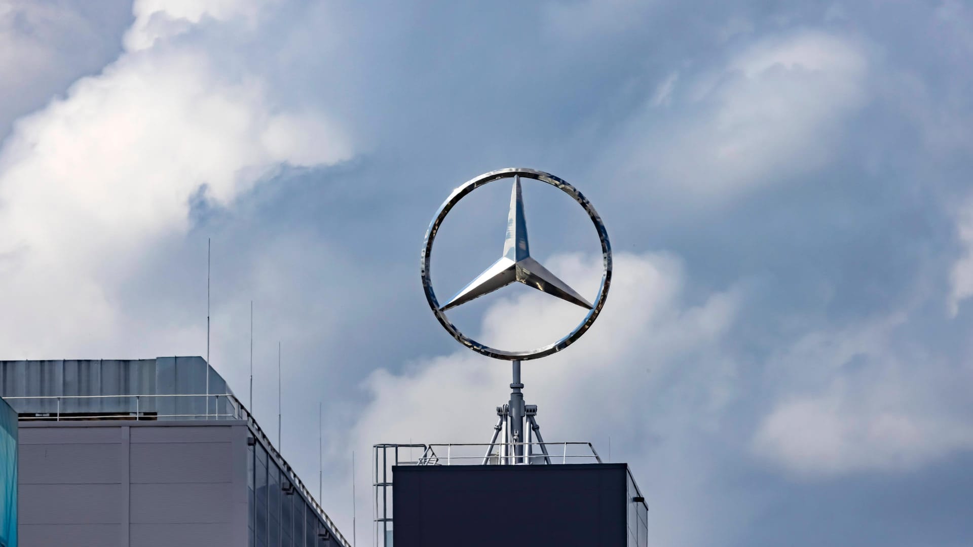 Produktionsgebäude von Daimler: Der Dax-Konzern stellt sich neu auf.