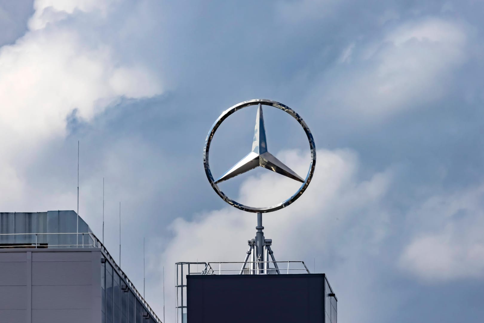 Produktionsgebäude von Daimler: Der Dax-Konzern stellt sich neu auf. Produktionsgebäude von Daimler: Der Dax-Konzern stellt sich neu auf.
