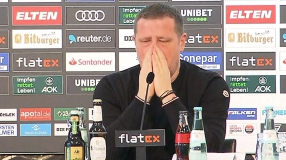 In Tränen: Max Eberl bei der Pressekonferenz in Mönchengladbach.