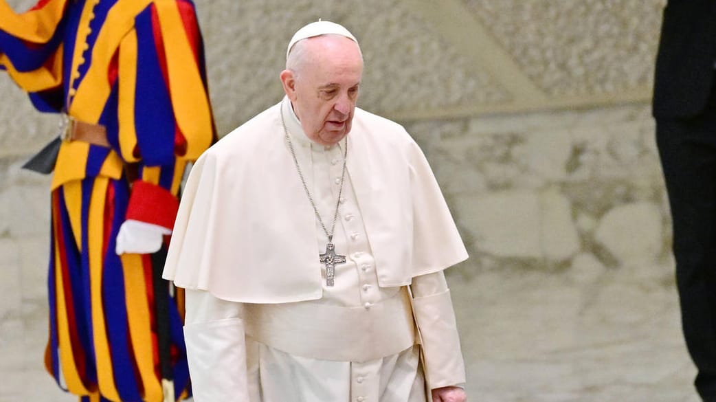 Papst Franziskus I. im Vatikan: Der Heilige Vater muss mit einem Millionenloch haushalten. Papst Franziskus I. im Vatikan: Der Heilige Vater muss mit einem Millionenloch haushalten.