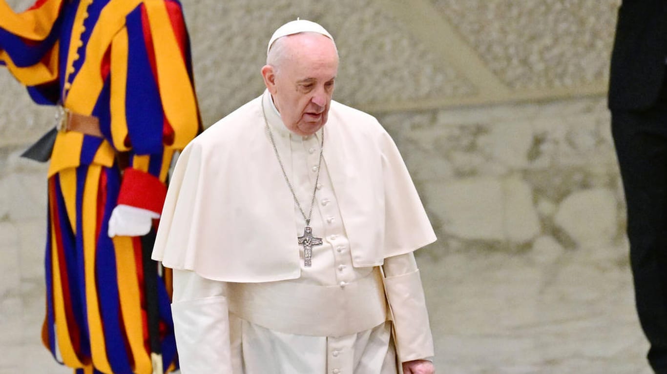 Papst Franziskus I. im Vatikan: Der Heilige Vater muss mit einem Millionenloch haushalten.