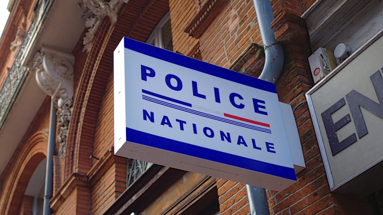 Polizeistation in Frankreich: Die Polizei hatte mehr als 24 Stunden lang nach der Mutter gefahndet.