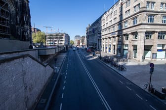Trankgasse am Kölner Dom: Zwei Jahre lang wird die vielbefahrene Straße nur für Radfahrer zugänglich sein.