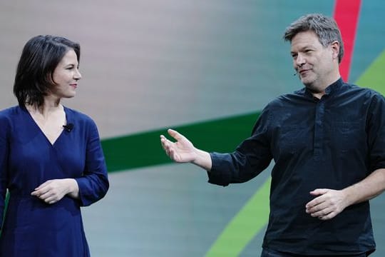 Annalena Baerbock und Robert Habeck nehmen am Bundesparteitag ihrer Partei teil.