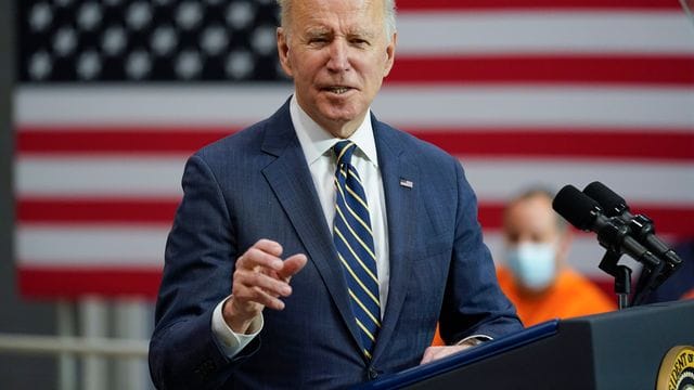 US-Präsident Joe Biden ließ 8500 Soldaten in den USA in erhöhte Bereitschaft versetzen. US-Präsident Joe Biden ließ 8500 Soldaten in den USA in erhöhte Bereitschaft versetzen.