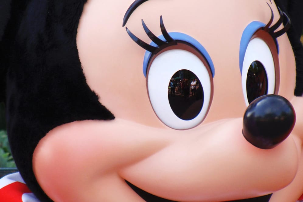 Die Comic-Figur Minnie Mouse als Kostüm (Symbolbild): Sie hat jetzt ein neues Outfit bekommen.