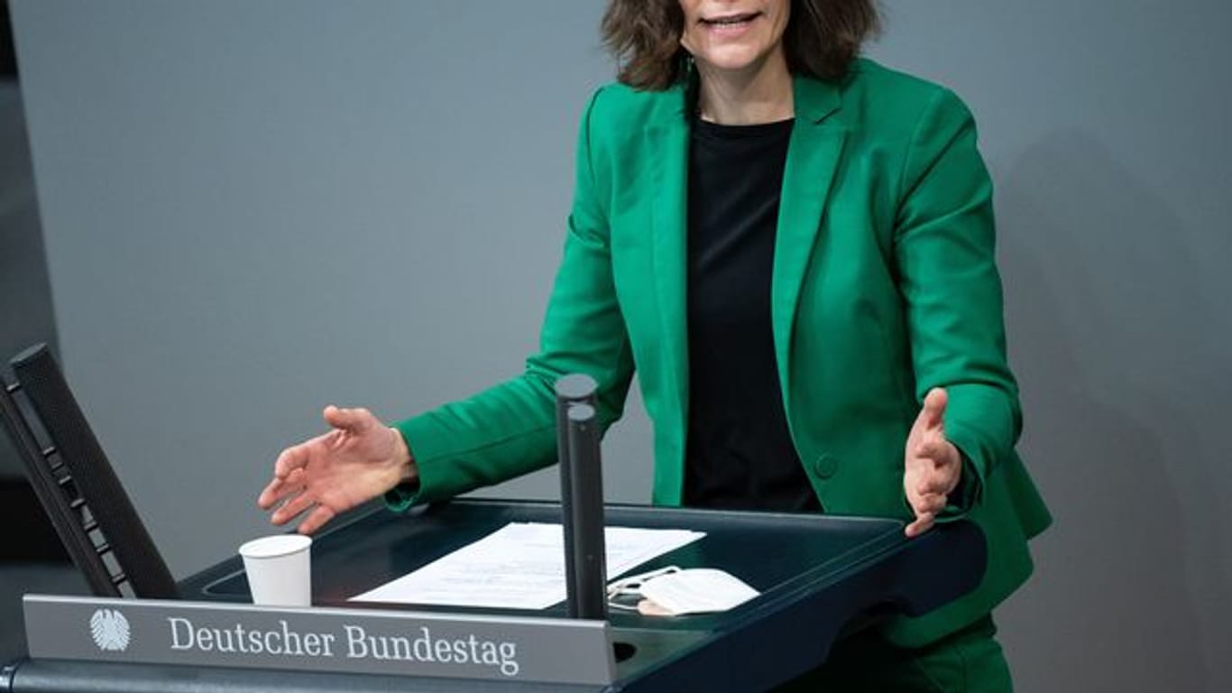 Familienministerin Anne Spiegel spricht während der dreitägigen Debatte über die Politik der Ampel-Koalition im Bundestag.