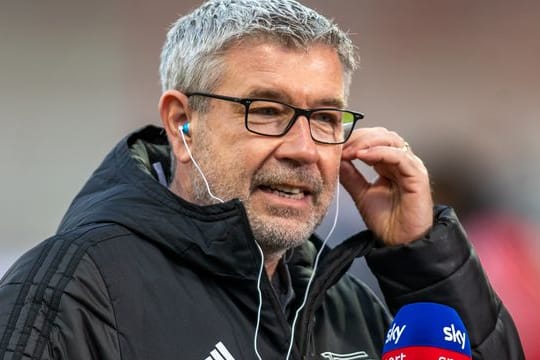 Trainer Urs Fischer steht mit dem 1.