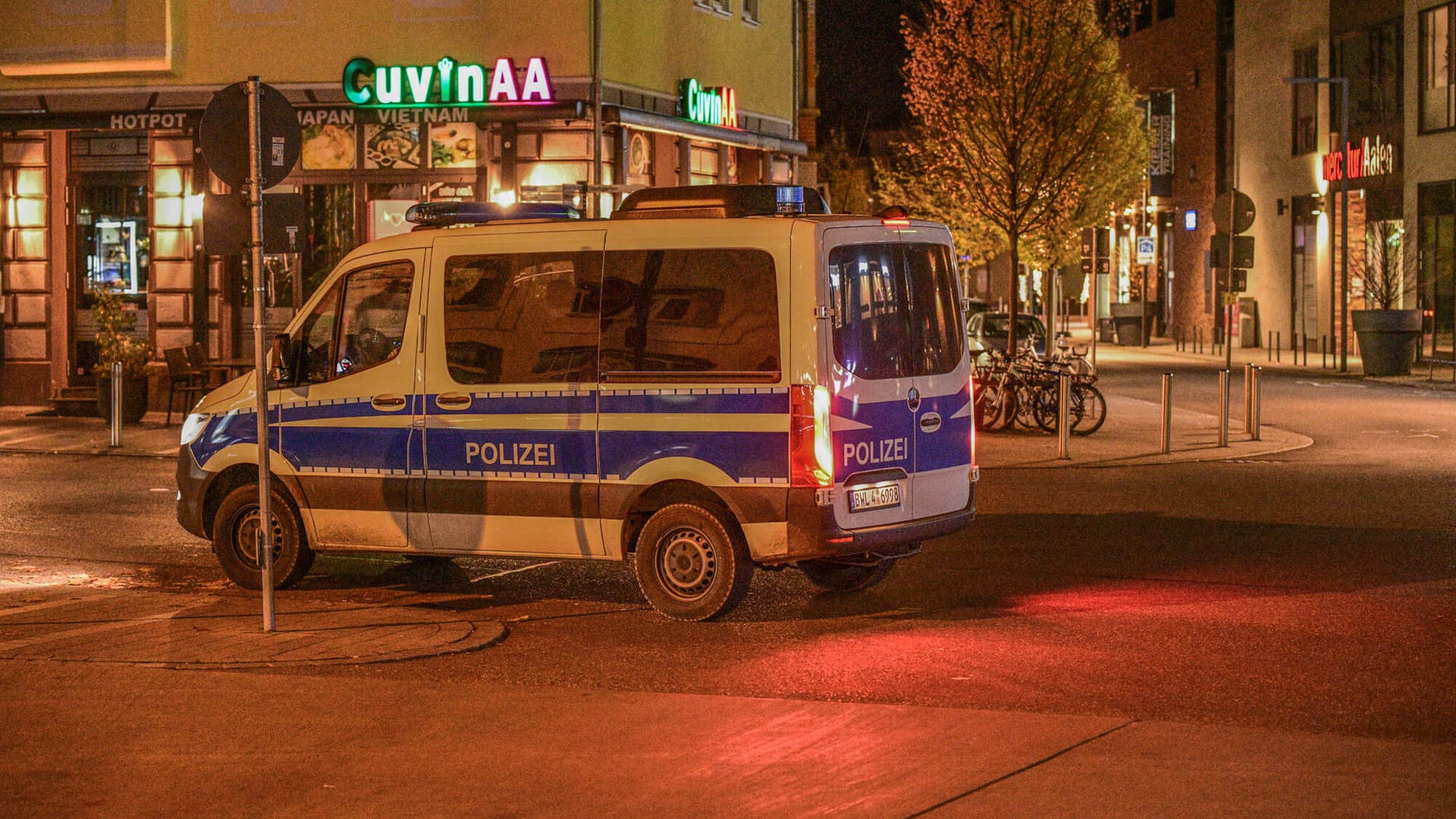 Fahrzeug der Polizei (Symbolbild): Die Räuber mussten ohne Beute fliehen. Fahrzeug der Polizei (Symbolbild): Die Räuber mussten ohne Beute fliehen.