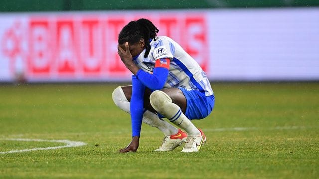 Herthas Kapitän hat sich in einem Testspiel eine Bänderverletzung im rechten Sprunggelenk zugezogen. Herthas Kapitän hat sich in einem Testspiel eine Bänderverletzung im rechten Sprunggelenk zugezogen.
