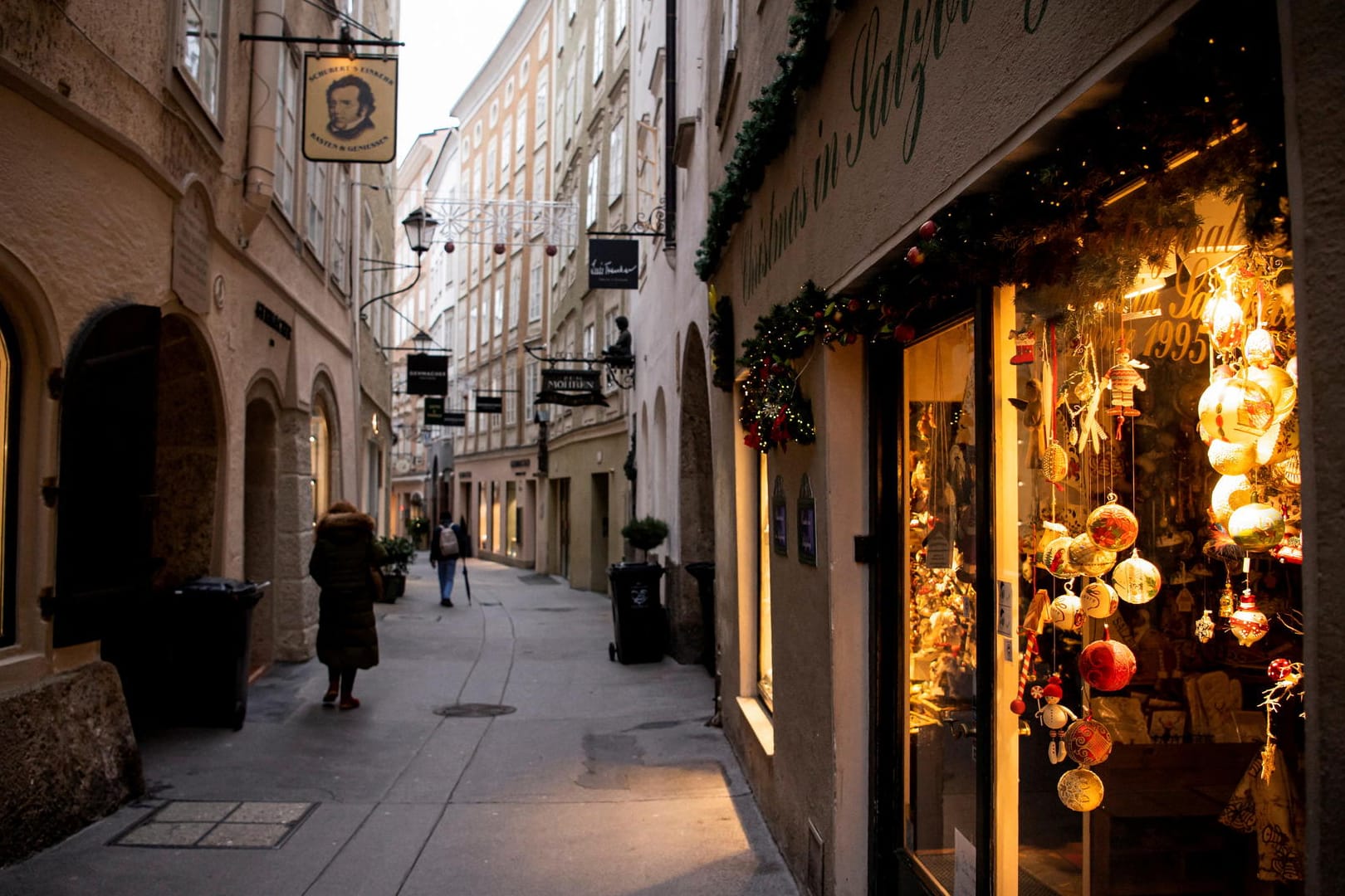 Leere Einkaufsstraße in Salzburg: Seit Mitte November gelten in Österreich strenge Corona-Maßnahmen.