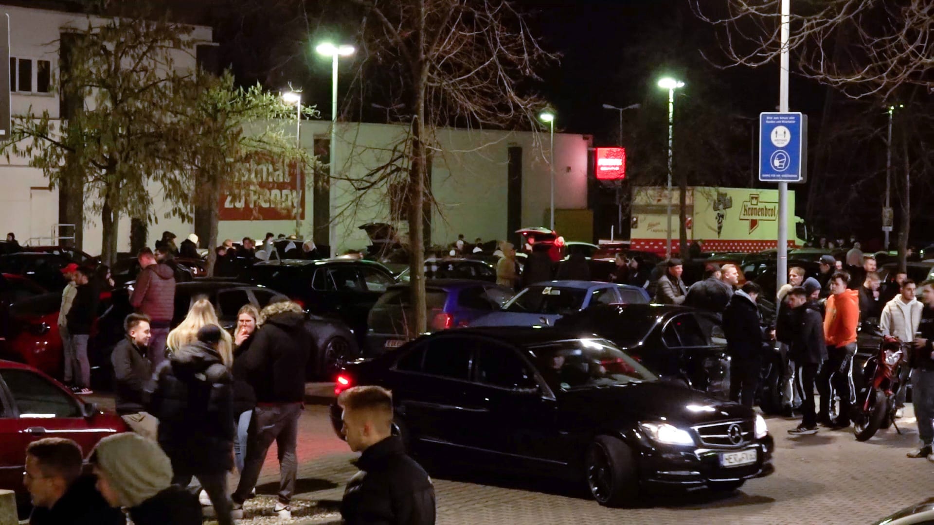 Tuning-Treffen bei Essen: Mehrere Fahrer erhielten Platzverweise.