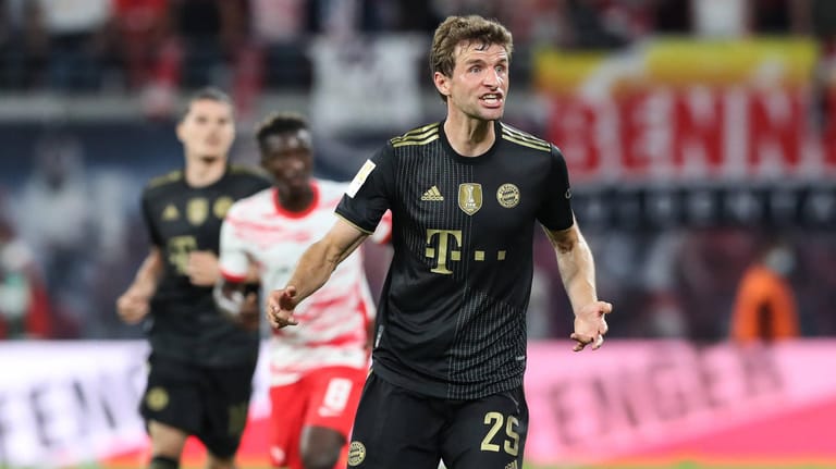 Bayerns Thomas Müller angriffslustig im Spiel gegen Leipzig: Der eine Klub ist Teil einer Kooperation, der andere Teil eines Netzwerks.