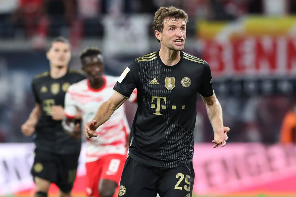 Bayerns Thomas Müller angriffslustig im Spiel gegen Leipzig: Der eine Klub ist Teil einer Kooperation, der andere Teil eines Netzwerks.