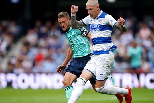 Jordy De Wijs (r) wechselt von den Queens Park Rangers per Leihe nach Düsseldorf.