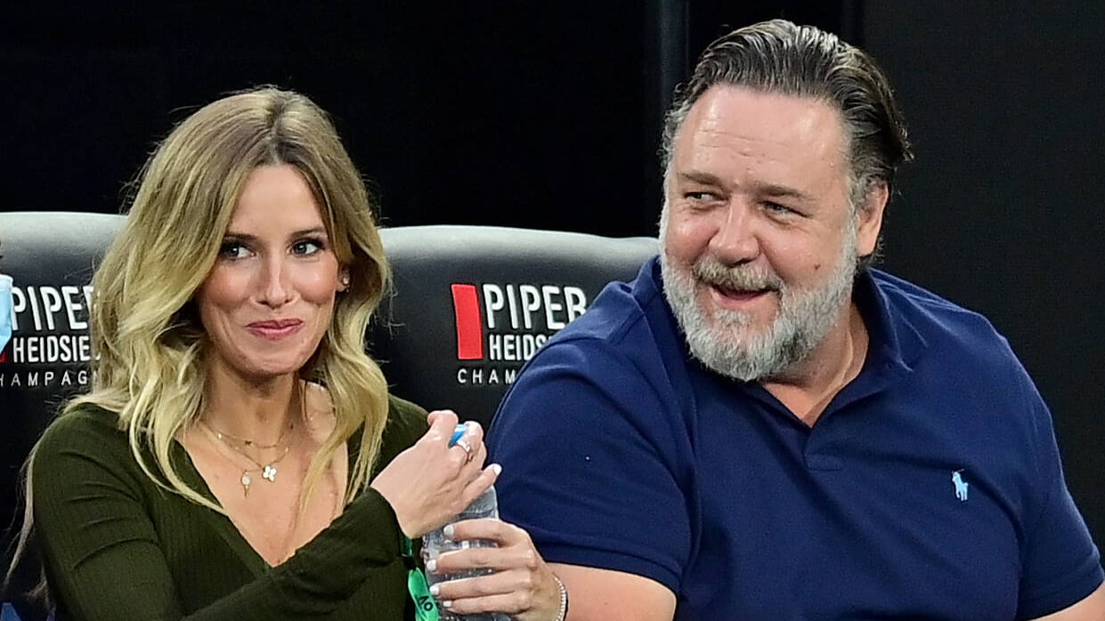 Russell Crowe und Britney Theriot: Seit 2020 sind die beiden ein Paar.