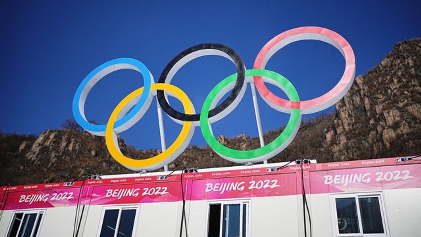 Die olympischen Ringe sind im Zielbereich im Nationalen Ski-Alpin-Zentrum angebracht.