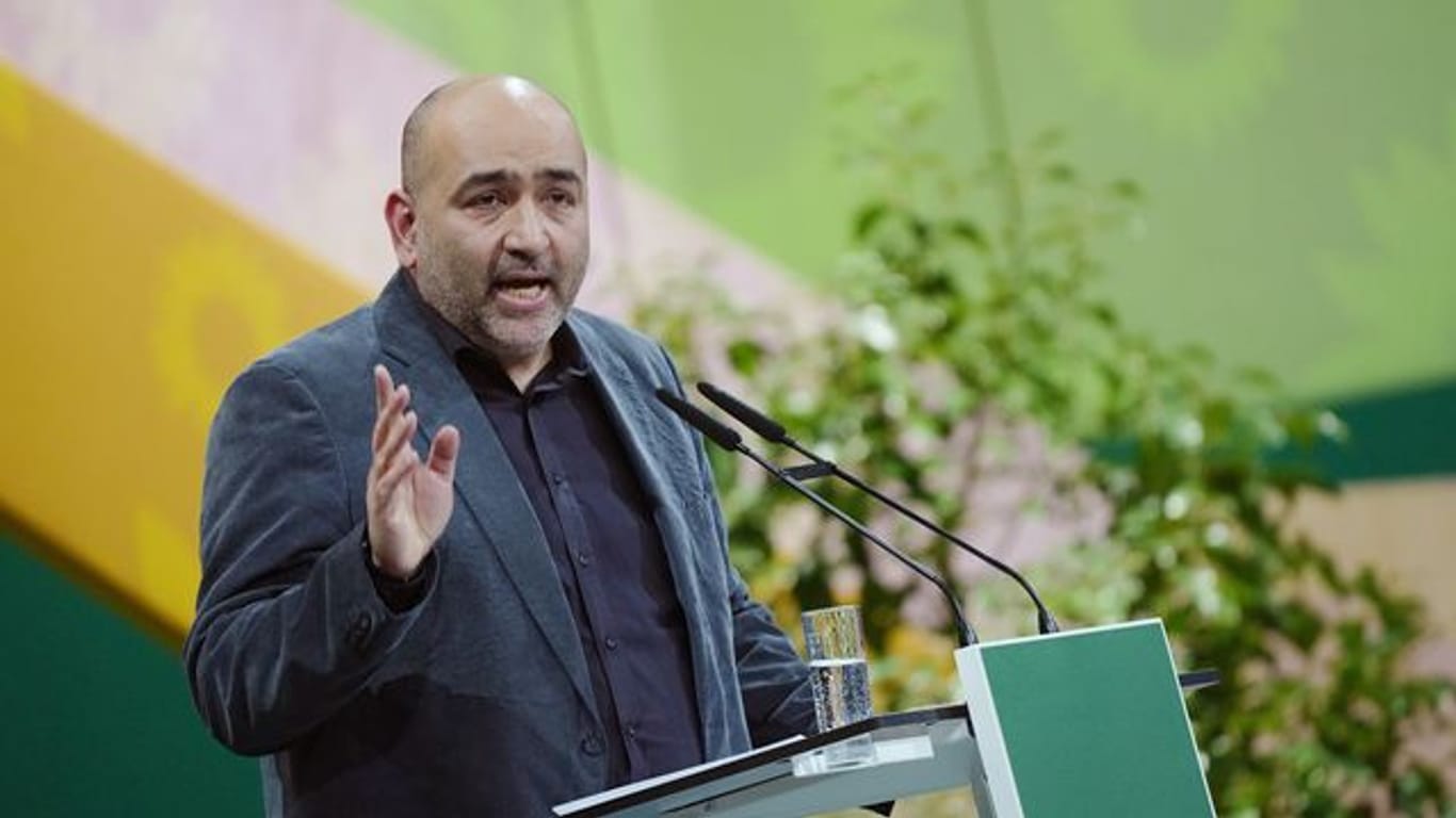 Grünenpolitiker Omid Nouripour spricht beim Bundesparteitag von Bündnis 90/Die Grünen.