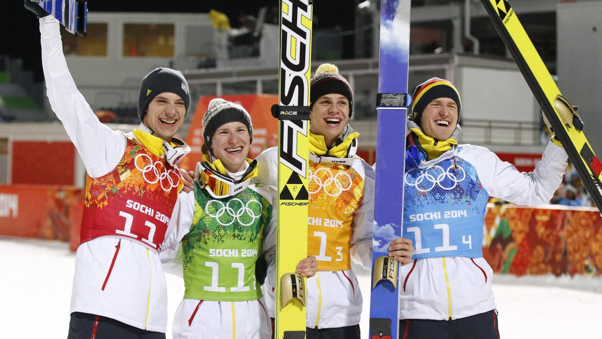 Andreas Wank, Marinus Kraus, Andreas Wellinger und Severin Freund (v.l.n.r.) triumphierten bei den Spielen in Sotschi.