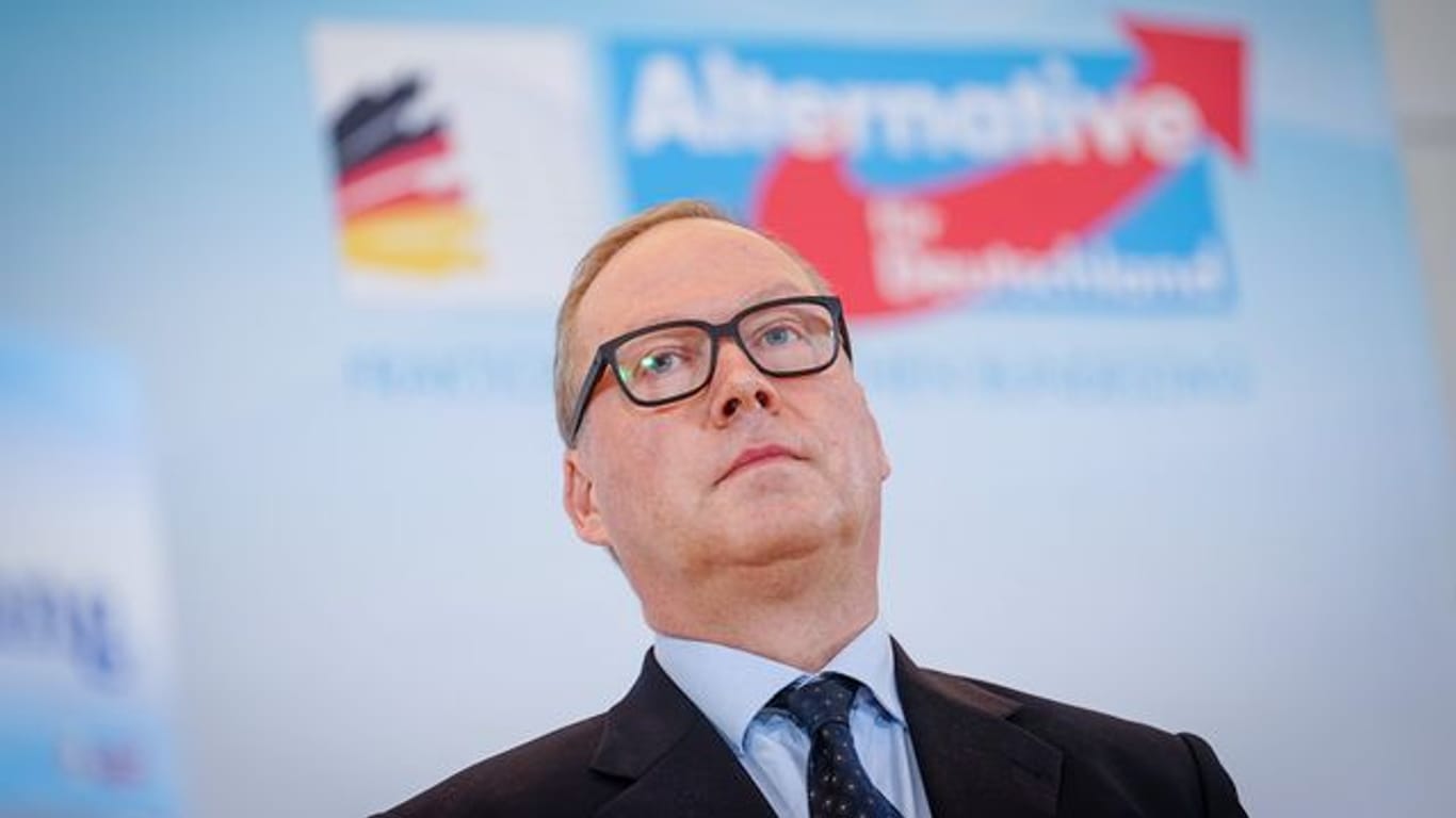 Max Otte, Vorsitzender der Werteunion und CDU-Parteimitglied, nimmt an einer Pressekonferenz der AfD zu Beginn der AfD-Fraktionssitzung im Reichtagsgebäude teil.