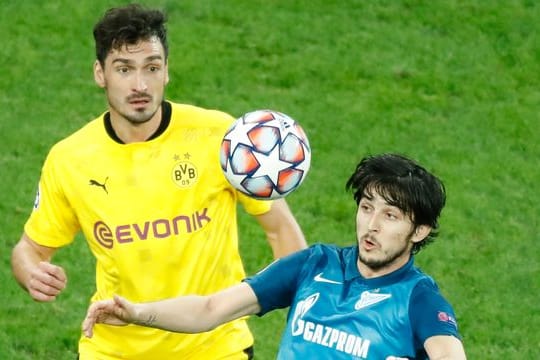 Sardar Azmoun (r) wird bereits im Winter nach Leverkusen wechseln.