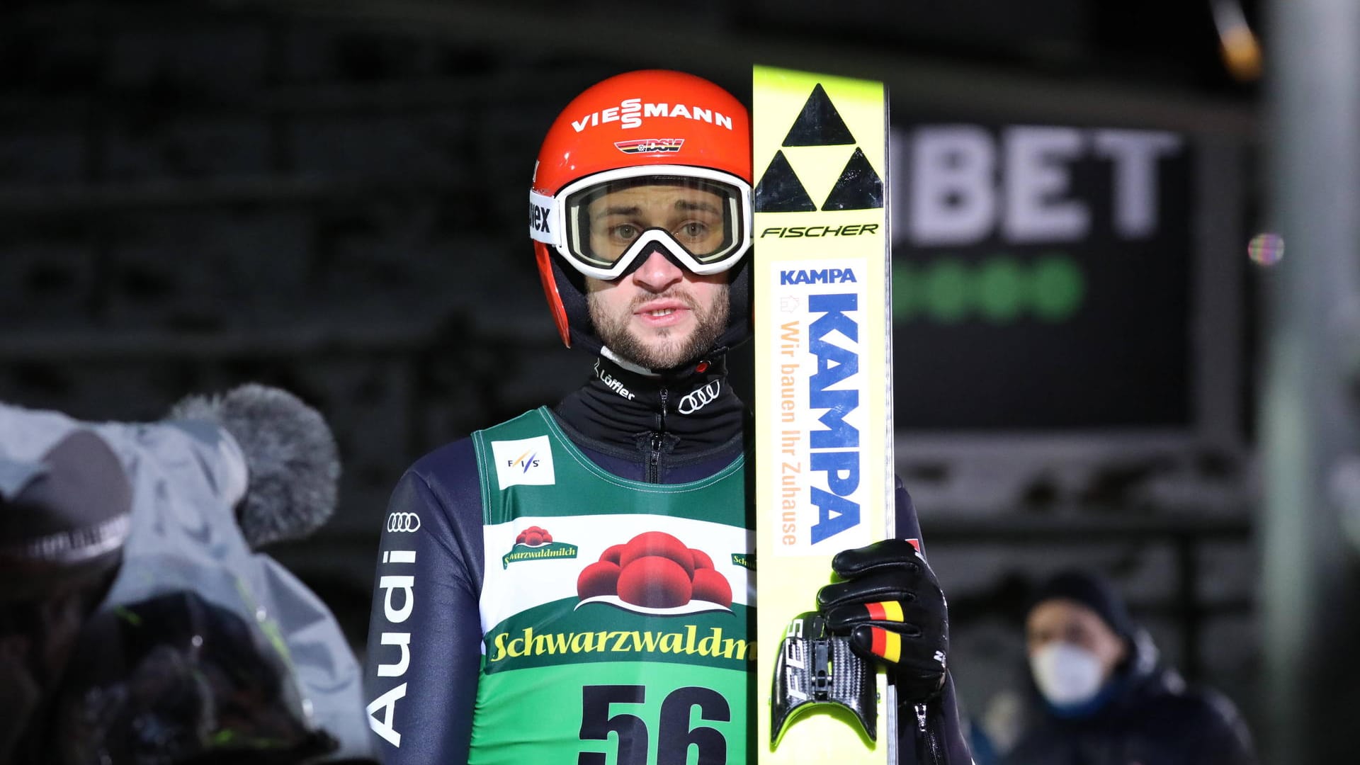 Markus Eisenbichler kann mit seinem zweiten Sprung in Willingen nicht zufrieden sein.