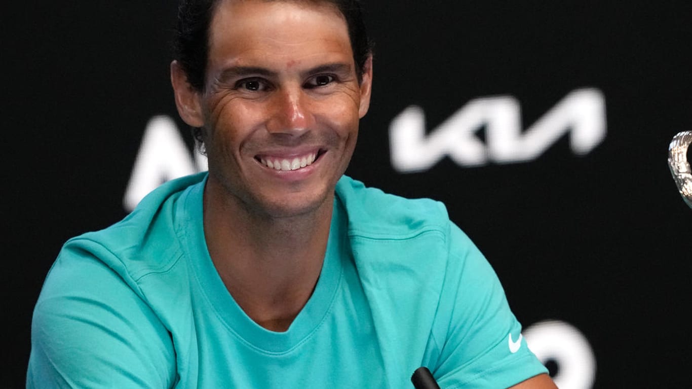 Rafael Nadal nach seinem Sieg in Melbourne: Roger Federer und Novak Djokovic haben ihm zu seinem Sieg bei den Australian Open gratuliert.