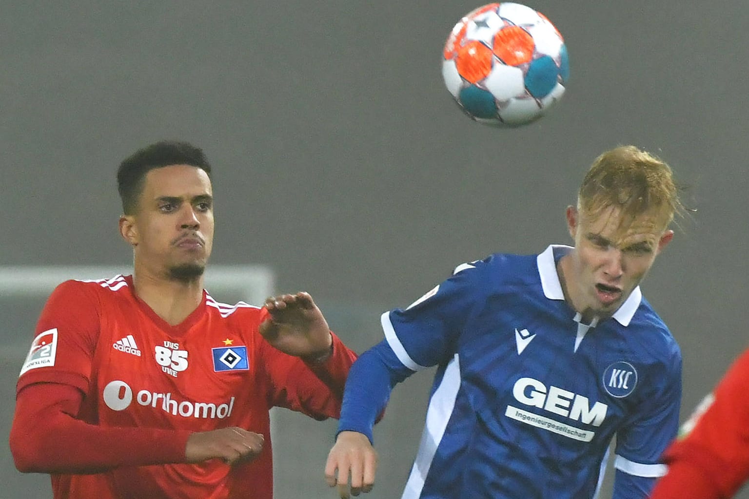 Packendes Zweitliga-Duell auch im Pokal: der HSV gegen den KSC.