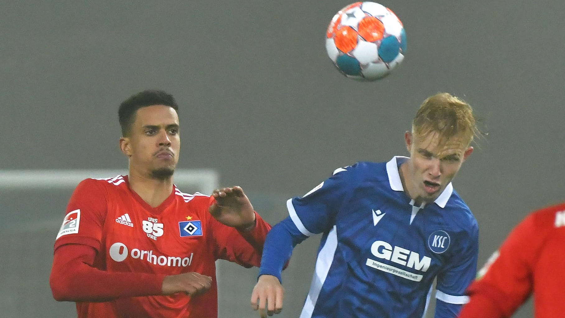 Packendes Zweitliga-Duell auch im Pokal: der HSV gegen den KSC.