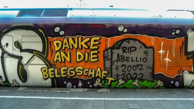 Abellio-Zug mit "Abschieds-Graffiti"